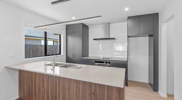 Near New Four Bedroom In Prestons Park! - Photo 1