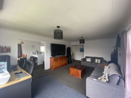 45 Tawa Street, Hawera - Photo 2