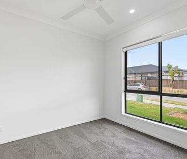 BRAND NEW FAMILY HOME WITH 2 LIVING AREAS AND AIR CONDITIONING - RE... - Photo 4