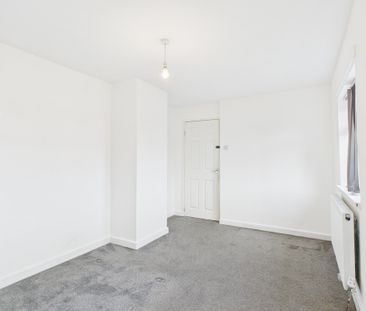 3 Bedroom Mid Terraced House - Photo 4