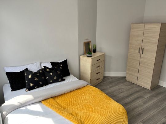 Room in a Shared Flat, Homerton High Street, E9 - Photo 1