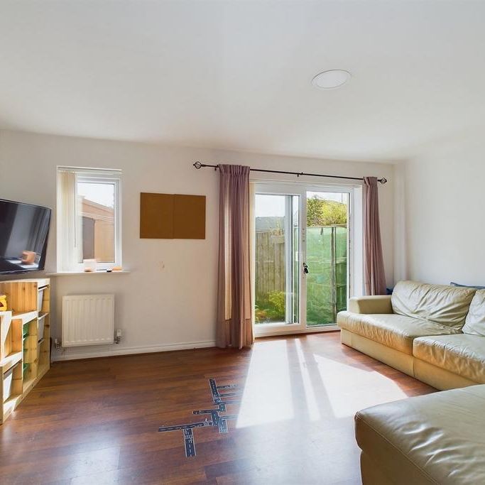 3 bedroom end of terrace house to rent - Photo 1