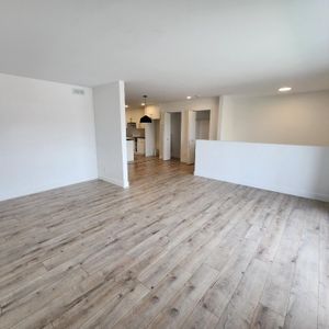 **4 ½**APPARTEMENT -style MAISON DE VILLE au CŒUR de STE-FOY - Photo 2