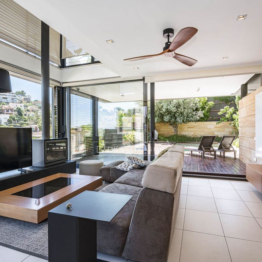 Excellent 3 Bedroom house / villa for rent in Montmar, Barcelona - Photo 1