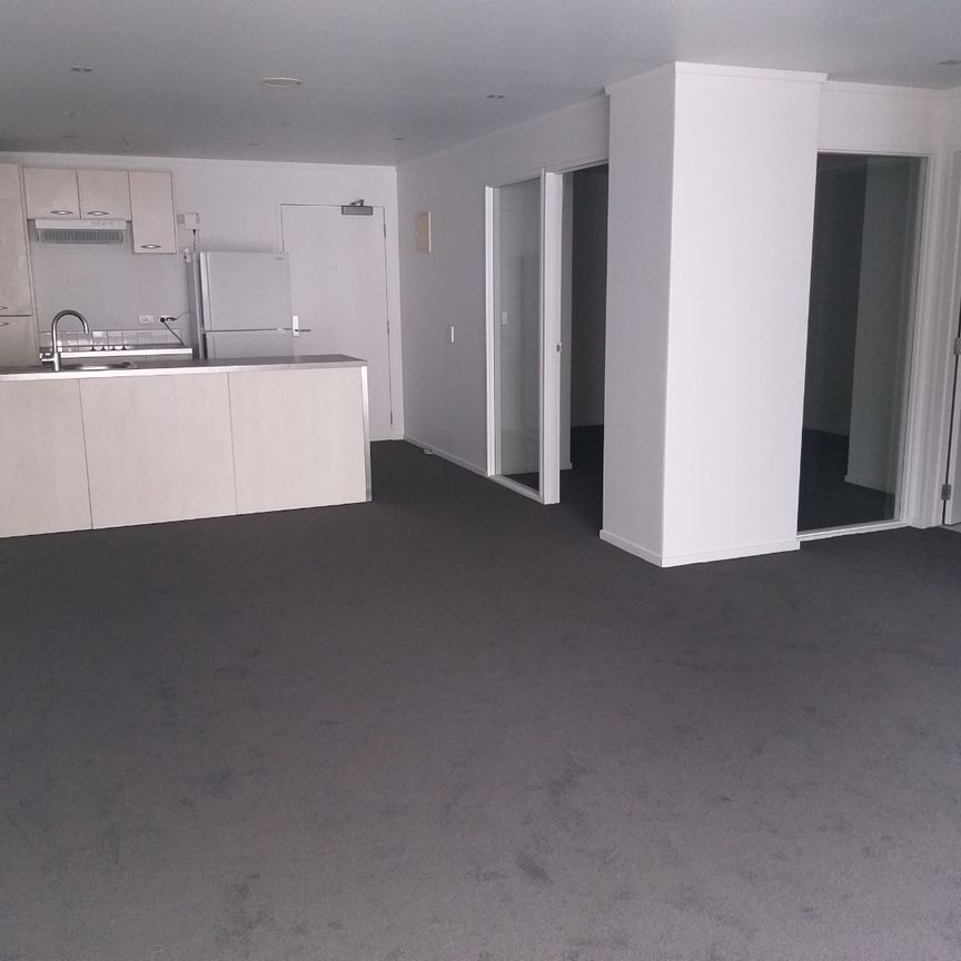 Large and Spacious - Photo 1