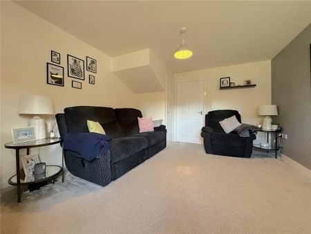 3 bedroom semi-detached house to rent - Photo 2