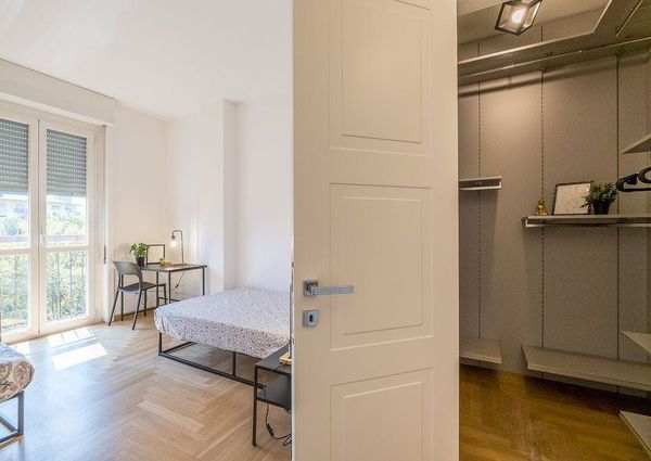 Piazza Carlo Caneva, Milan, Lombardy 20154