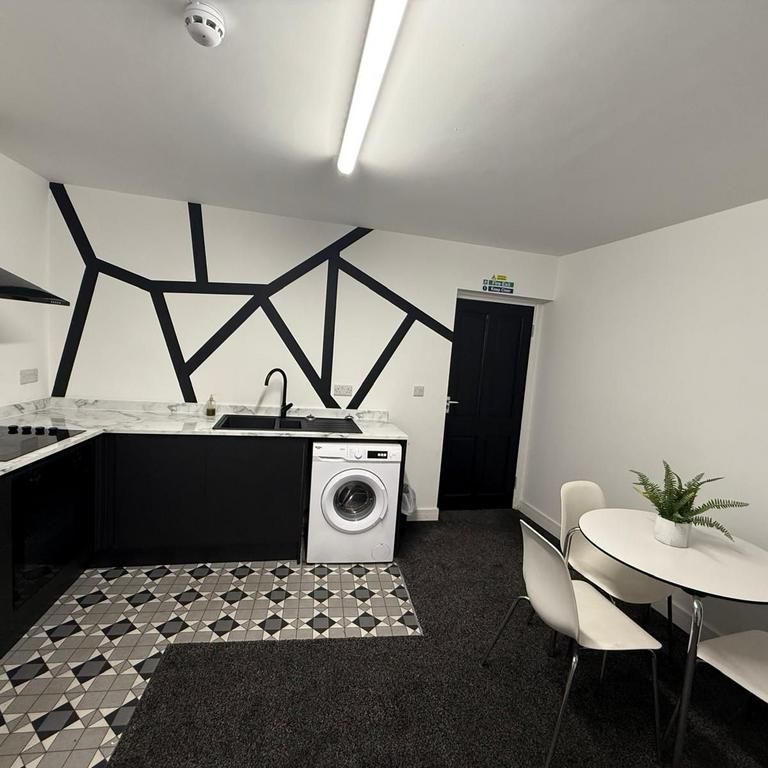 1 bedroom in a house share to rent - Photo 1