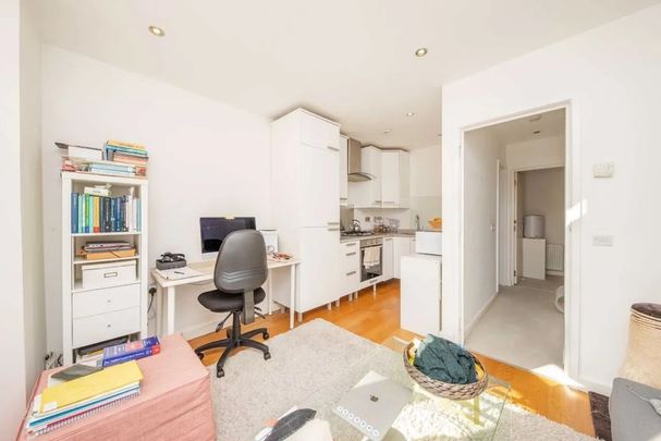 1 Bed Maisonette, Fortescue Road, SW19 - Photo 1