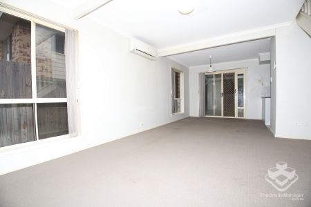 3 bedroom townhouse in a quiet complex - Photo 2