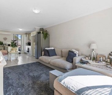 3 BED 2 BATH 2 CAR TOWNHOUSE, ULTRA HIGH SPEED INTERNET - Photo 6
