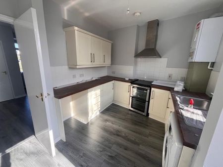 12 Minorca Place, Carrickfergus, BT38 8AU - Photo 3