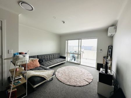 Charming 2-Bedroom Apartment - Centrally located. - Photo 3