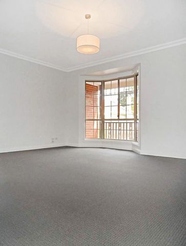 2/33 First Avenue, Strathmore VIC 3041 - Photo 5