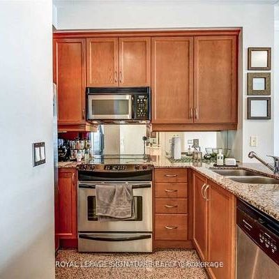 Lakeshore And Marine Parade Gorgeous 1Bdrm 1Parking 1Locker Near Lake - Photo 1