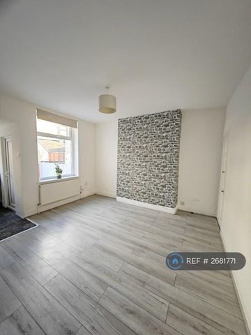 2 bedroom terraced house to rent - Photo 3