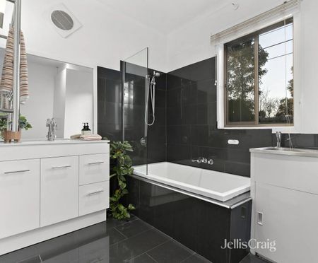 22 Greene Street, South Kingsville VIC 3015 - House For Rent | Domain - Photo 5