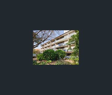 Modern and stylish studio apartment in a security building - Photo 4