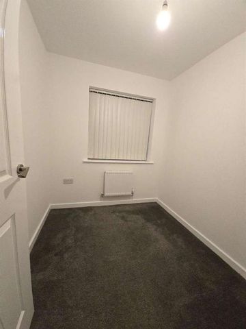 Wenlock Way, Manchester, M12 - Photo 2