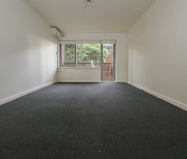 Prime location 2 bedroom apartment - Photo 6