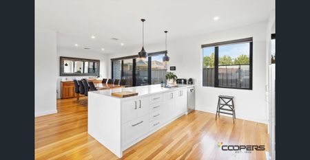 Spacious, Light-Filled Townhouse – Perfect for Families! - Photo 3