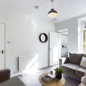 3 bedroom flat to rent - Photo 2