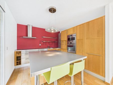 Maison jumelée rénovée de 5.5 pièces avec jardin, véranda et grand salon cadre familial calme à Le Mont-sur-Lausanne - Foto 2