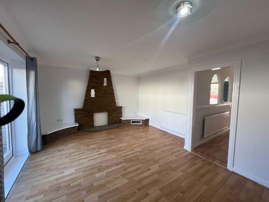 3 Bed House - Terraced - Photo 1