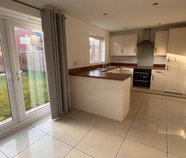 3 bedroom detached house to rent - Photo 4