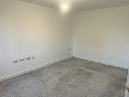 4 bedroom detached house to rent - Photo 2