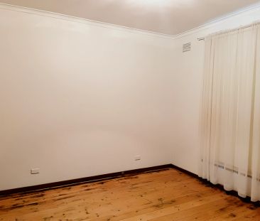 3 Bed, 1 Bath - Photo 4