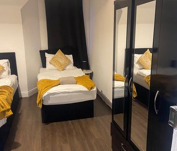 Room in a Shared House, Chester Road, M32 - Photo 5