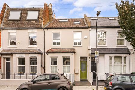A classy four bedroom family home with excellent entertaining space. - Photo 4