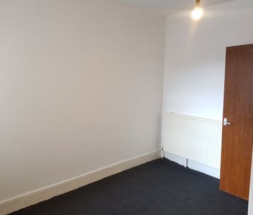 2 Bed Flat, Derby Road, SO14 - Photo 2