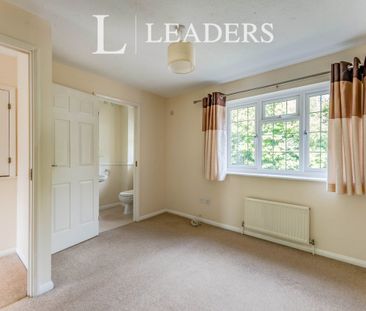 2 bedroom house to rent Avebury Close, Horsham, RH12 - Photo 5