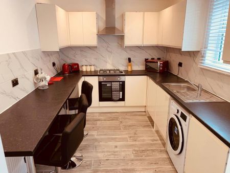 1 bedroom in a house share to rent - Photo 4