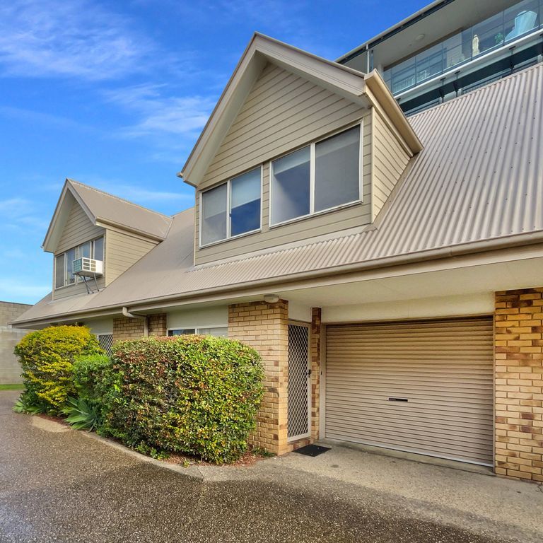 Short Walk to Sunshine Plaza and Ocean Street! - Photo 1