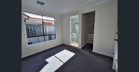 Brand New House Minutes to Flinders Uni and Marion Shopping Centre - Photo 4