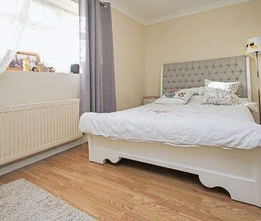 Mossley Avenue, Poole - Photo 4