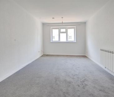 Boundary Way, Watford - Photo 1