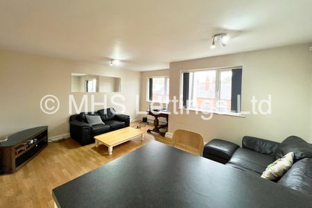 3 Bedroom Flat for rent in Headingley Avenue - Photo 2