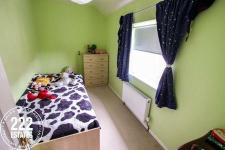 3 bedroom semi-detached house to rent - Photo 4