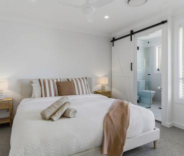 Beachside Bliss: Fully Renovated 2-Bed, 2-Bathroom apartment - Photo 6