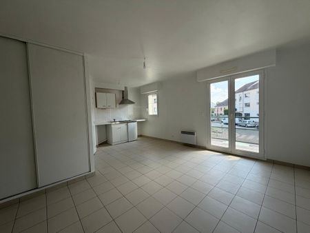 Location Appartement 3 pièces 45m² STE GENEVIEVE DES BOIS 91700 - Photo 3