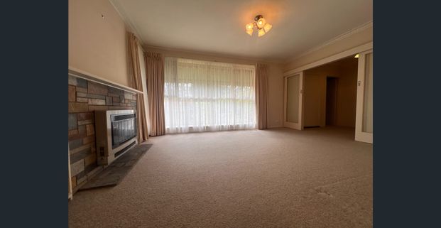 Comfortable Three-Bedroom Home in a Convenient Location - Photo 1