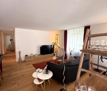 Moderne 3.5-Zimmer-Wohnung im Erdgeschoss an zentraler Lage in Siebnen - Photo 1