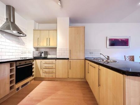 2 bedroom flat to rent - Photo 2