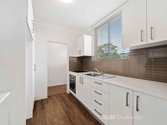 Quiet Modern Apartment with Lock-up Garage - Photo 1