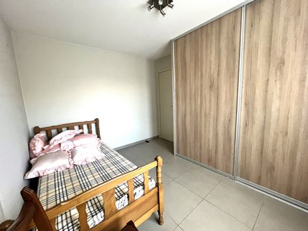 Vernieuwd 2-slaapkamer appartement, met staanplaats en kelderberging - Photo 3