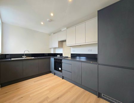 3 Bedroom Apartment, Norbury Avenue, London - Photo 4